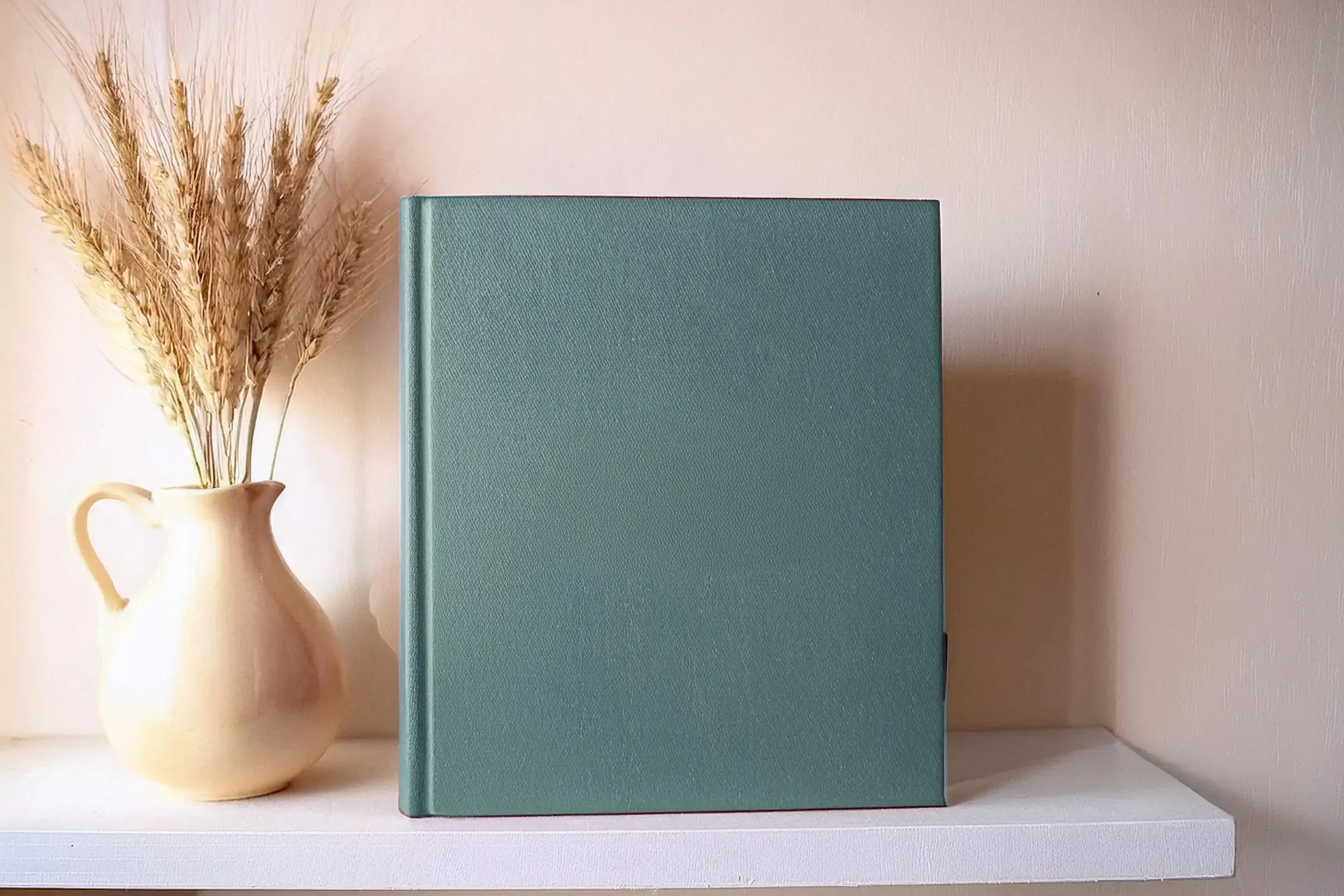 Bij 2 van de 3 pakketten ontvang je een fotoalbum van 15×15 cm op echt fotopapier. Je kiest zelf 25 favoriete foto's. Een groter album is beschikbaar, bijvoorbeeld 20×20 of 25×25 cm, tegen een meerprijs.