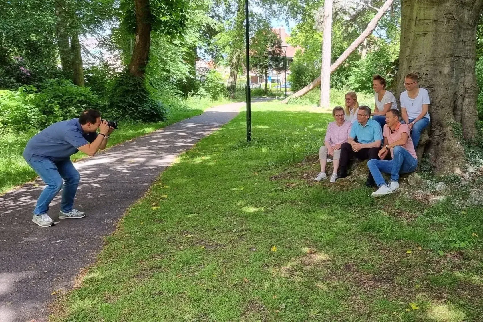 Stefan Segers aan het werk tijdens een familiefotoshoot